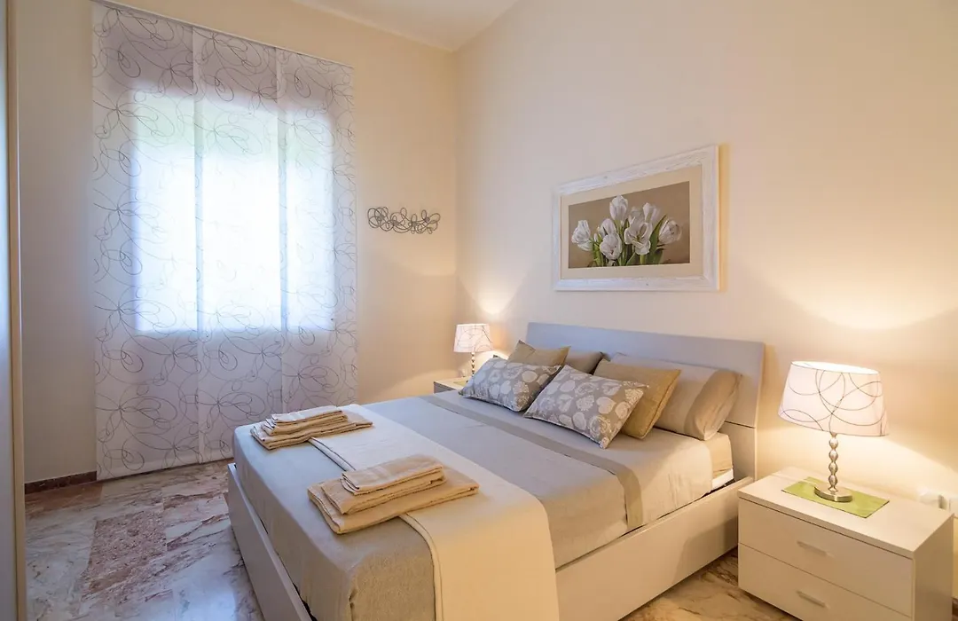 Villa Lazzari B&B Tra i due Mari-1